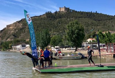 El equipo masculino y femenino de Stadium Casablanca Mapei campeones de Aragón de Triatlón Sprint contrarreloj por equipos