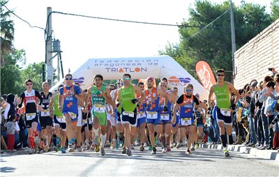 Felipe Muñoz y Ana Revilla lideran la Copa Aragonesa de Duatlón Cros