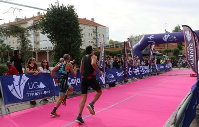 Final de infarto para la Liga Ibercaja de Clubes de Triatlón que se va a decidir en las últimas jornadas